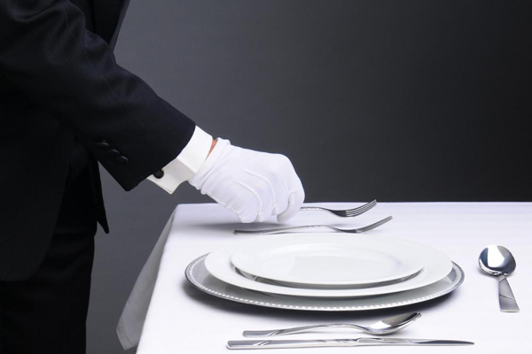 Service plate – why do people put a plate on a blank one?